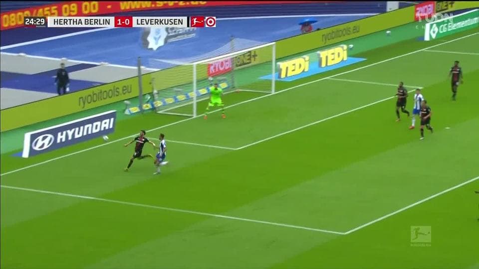 Tiro desviado de Krzysztof Piatek