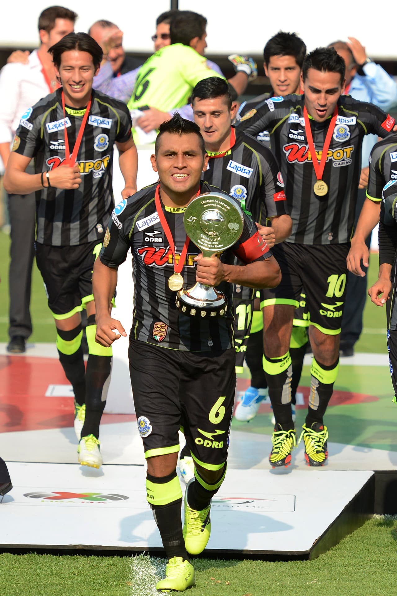 Con jugadores como Antonio 'Gori' Martínez y Emmanuel 'Manny' García, Luna logró su segundo ascenso como entrenador profesional.