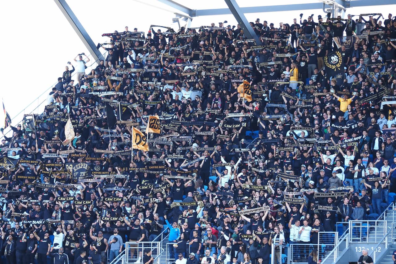 Los fanáticos del LAFC están felices, gracias a los goles de Carlos Vela sumaron otra victoria para llegar a 13 puntos en la cima de la Conferencia Oeste de la MLS.