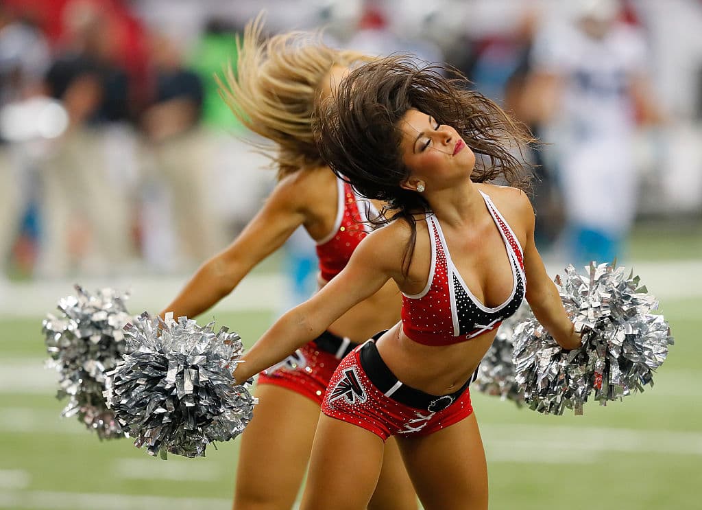 Los Atlanta Falcons tuvieron la ofensiva más explosiva de la NFL esta temporada y lucharan por un pase a la Final de división ante los Seahawks. Gran parte de su éxito se debe al apoyo incondicional que les brindaron sus bellas cheerleaders.