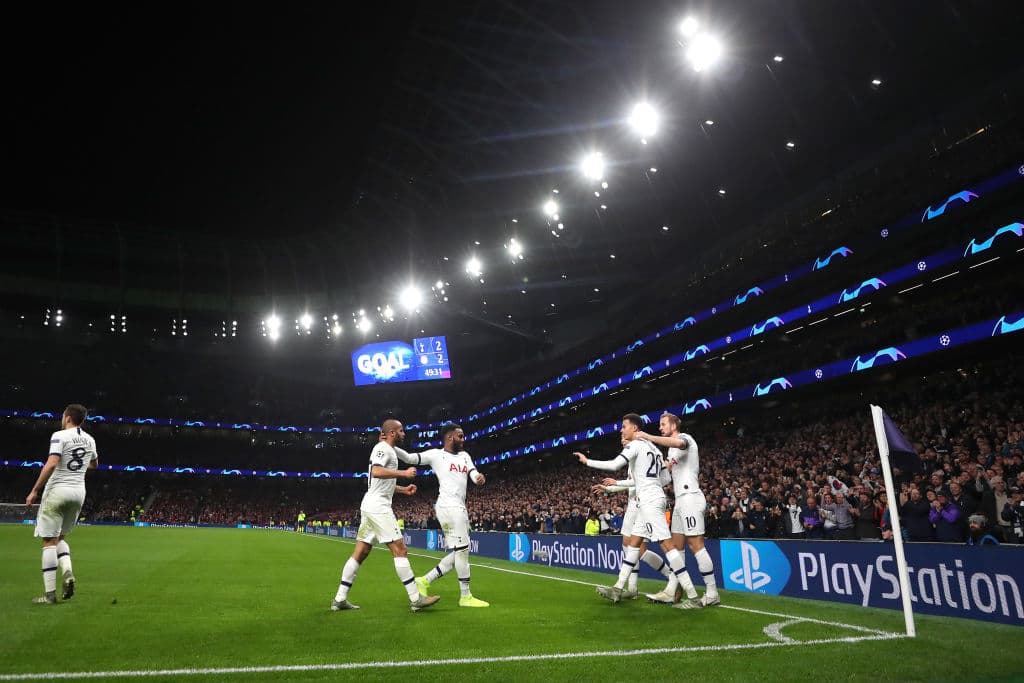 El Tottenham vino de atrás para remontarle dos goles al Olympiacos en el regreso de José Mourinho a la Champions League.