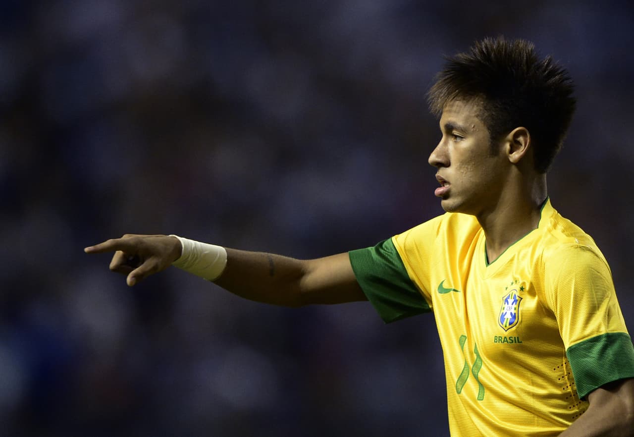 Sin embargo, ese mismo 2012 el cabello tuvo una mezcla entre rebelde y peinado, en un estilo muy propio.