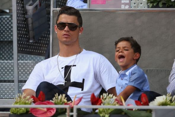 E; pequeño Ronaldo se la pasó muy bien con su papá.
