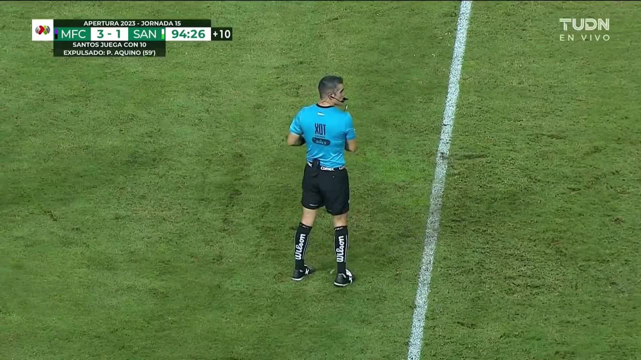 ¡TIRO ATAJADO! disparo por Raúl López.