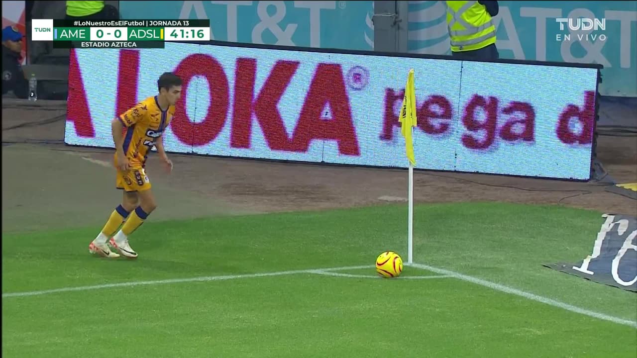 ¡TIRO ATAJADO! disparo por Julio Domínguez.