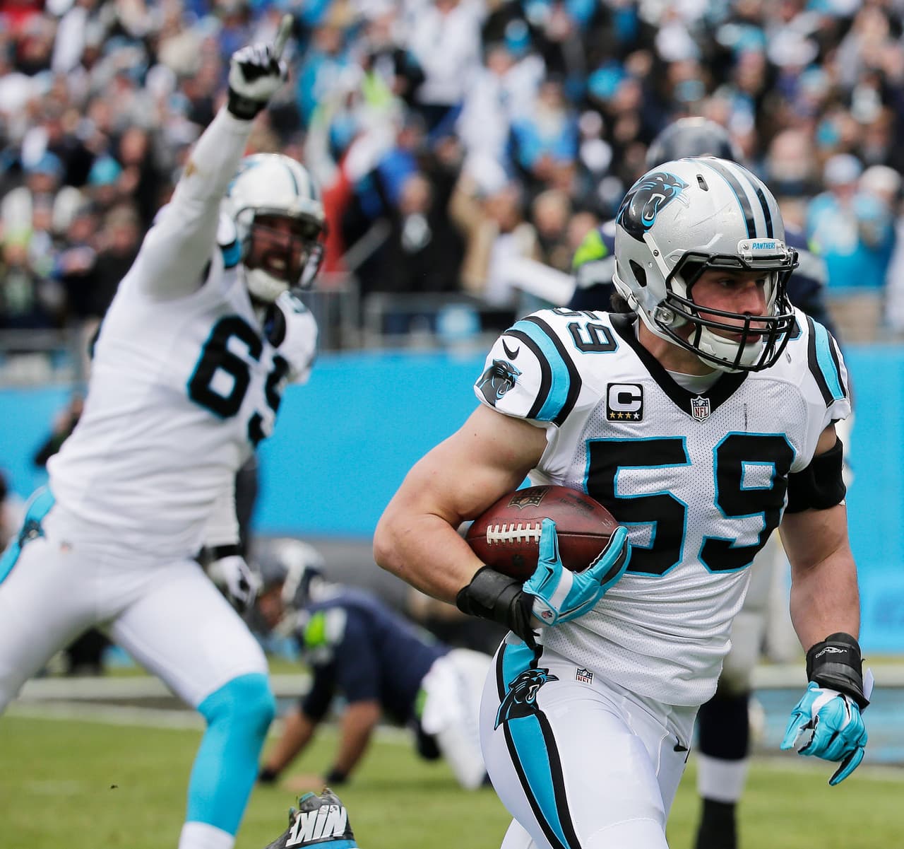 La defensiva de Carolina tuvo su anotación, con firma del linebacker Luke Kuechly, al interceptarle un pase a Rusell Wilson.