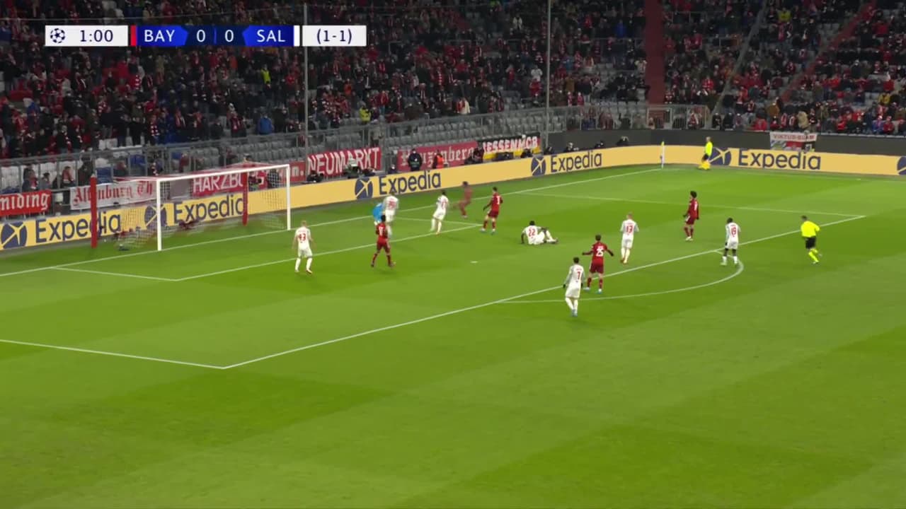 ¡TIRO ATAJADO! disparo por Robert Lewandowski.