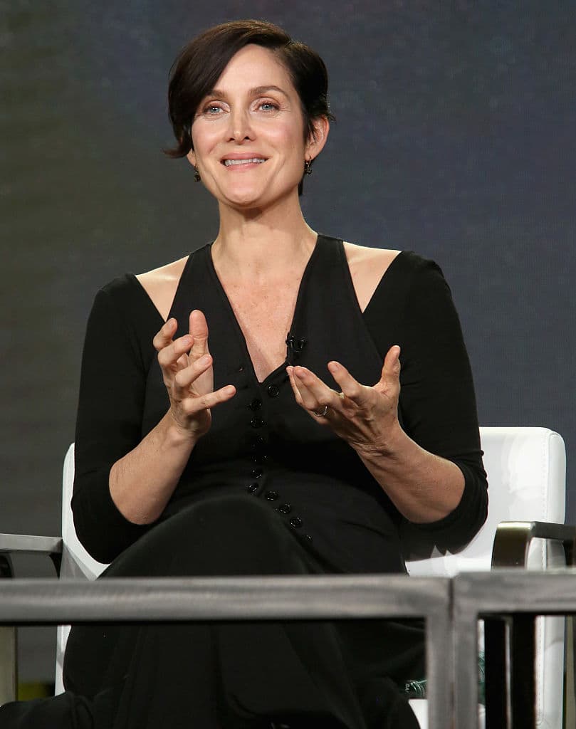 Una mujer con superpoderes decide renegar de ellos e iniciar una vida nueva ejerciendo como detective privada.
<br>