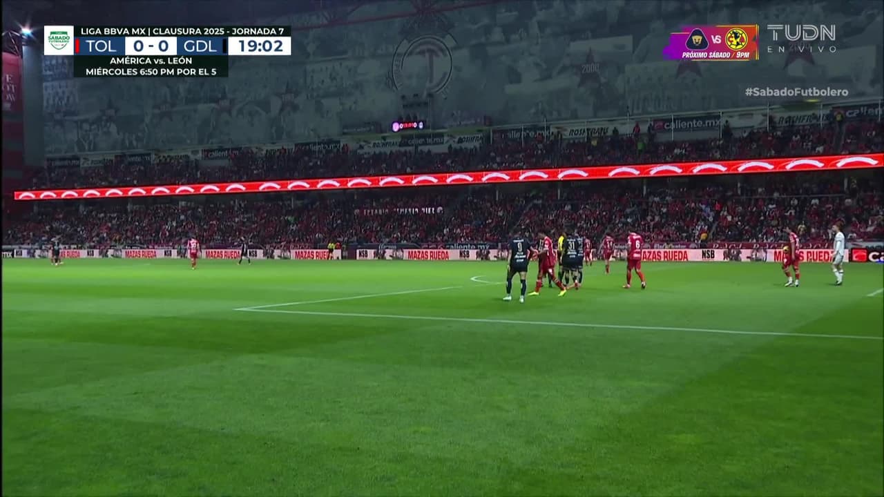 ¡Le anulan gol a las Chivas! Apenas posición adelantada.