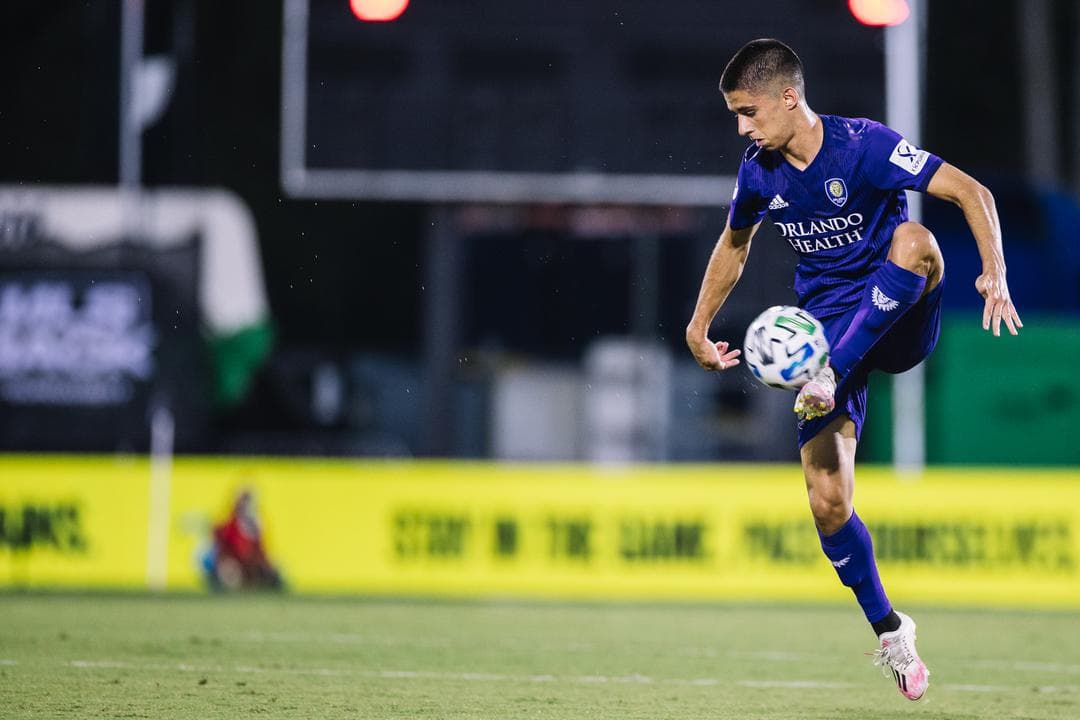 Oralando City continúa en fuego y esta vez derrotan al New York City FC en casa con goles de Chris Mueller y Tesho Akindele.