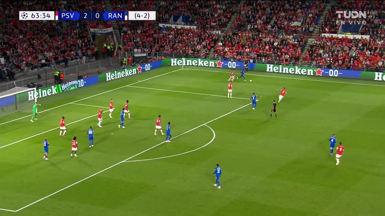 ¡GOL!  anota para Rangers. James Tavernier