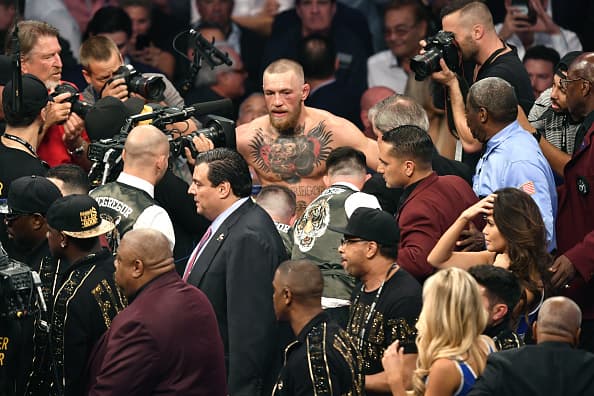 La policía de NY investiga a McGregor pero desmiente orden de detención 