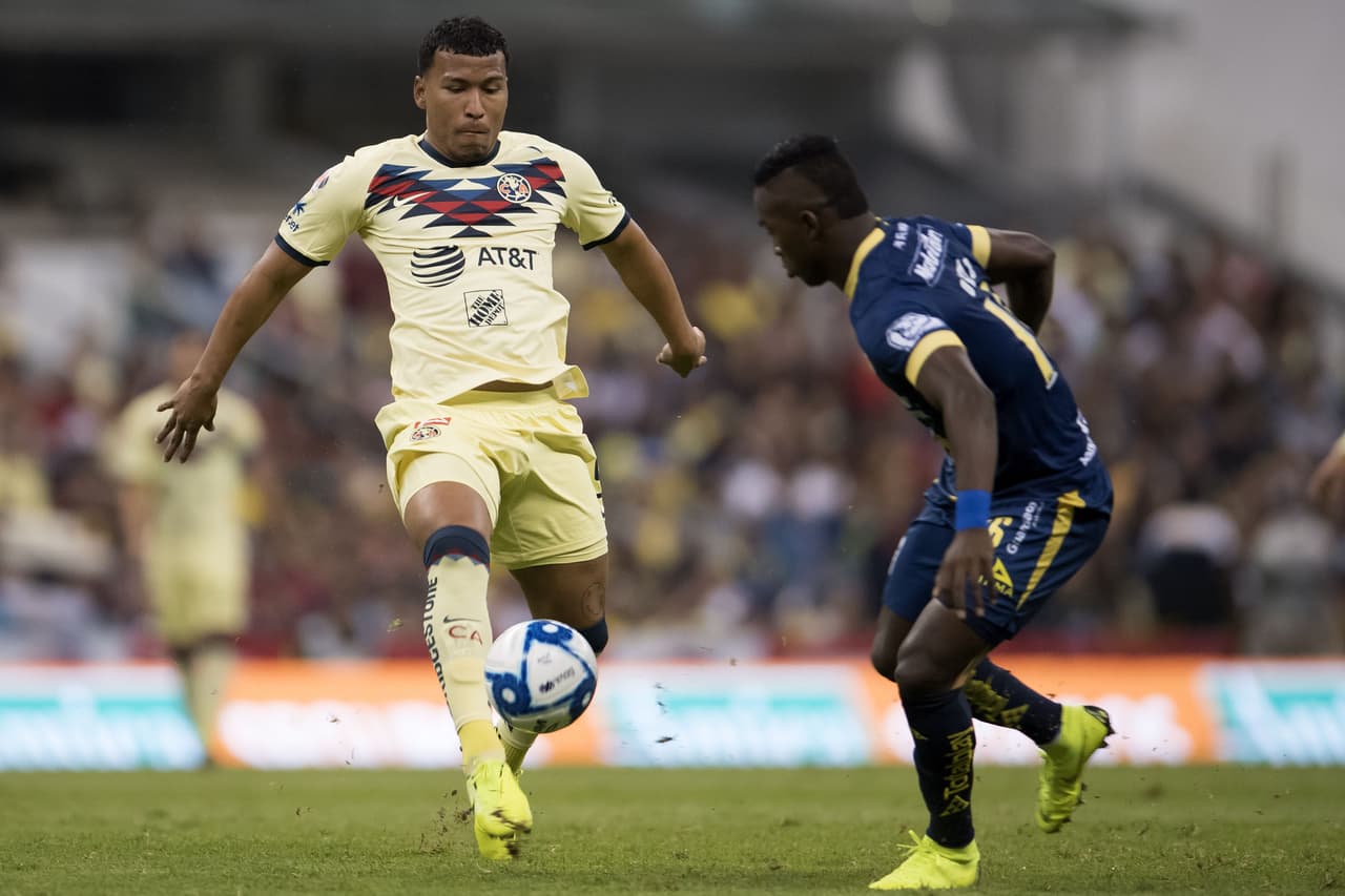 El desempeño de Roger Martínez no fue el óptimo debido a que entró poco en contacto con el balón.