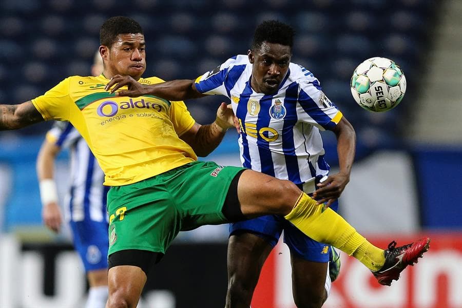 Porto venció a Pacos Ferreira 2-0 en la Liga de Portugal. Los dos goles corrieron a cargo de Pepe al minuto 77, seguido de Sérgio Oliveira un minuto después de la anotación del portugués. El mexicano Jesús 'Tecatito' Corona fue titular, creando situaciones de peligro durante el encuentro.