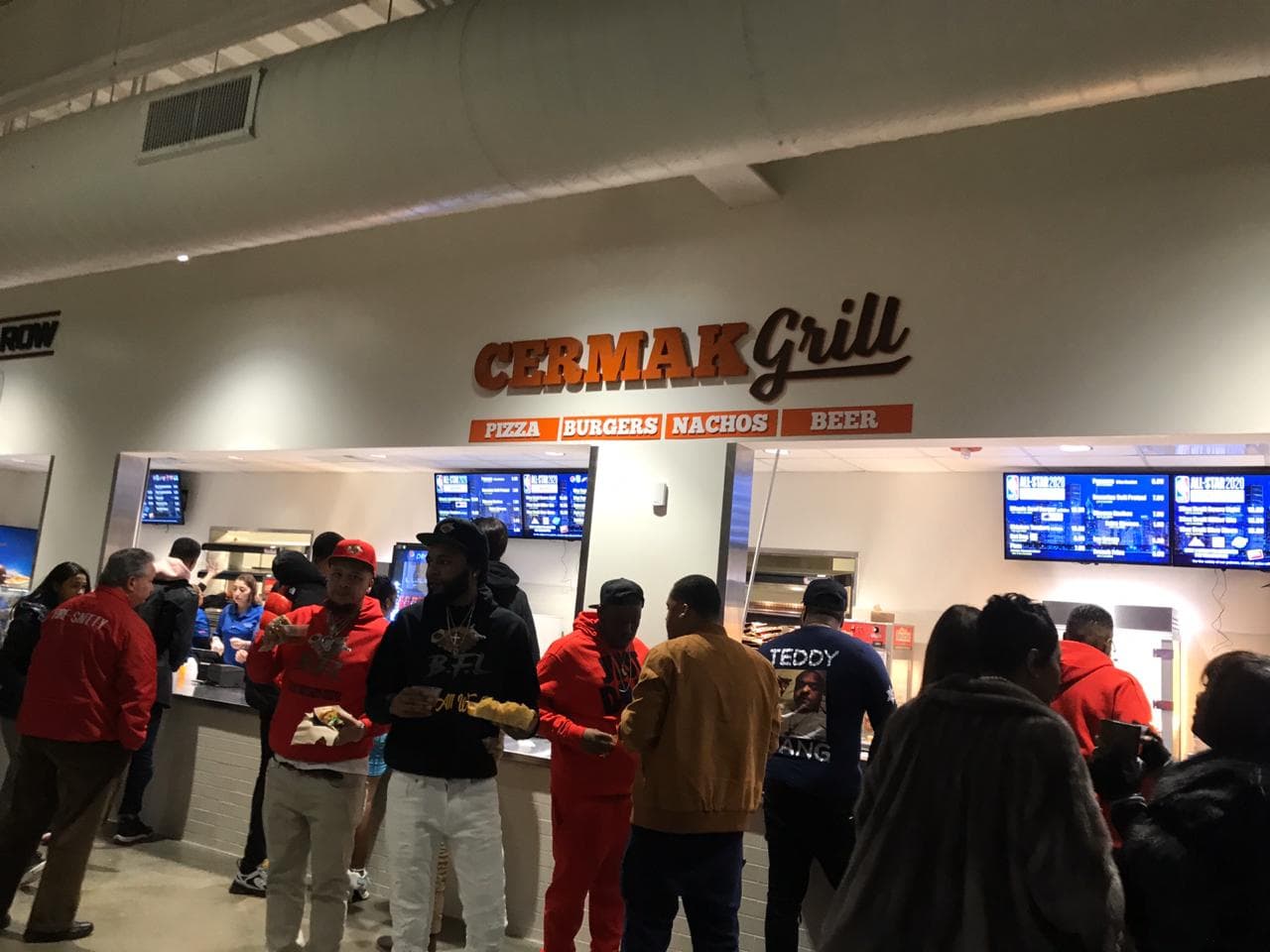 Así se vive el celebrity game con un gran ambiente y una excelente comida.