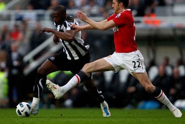 El Manchester United, líder de la Liga Premier inglesa, disputó un duelo pendiente en busca de asegurar el título.