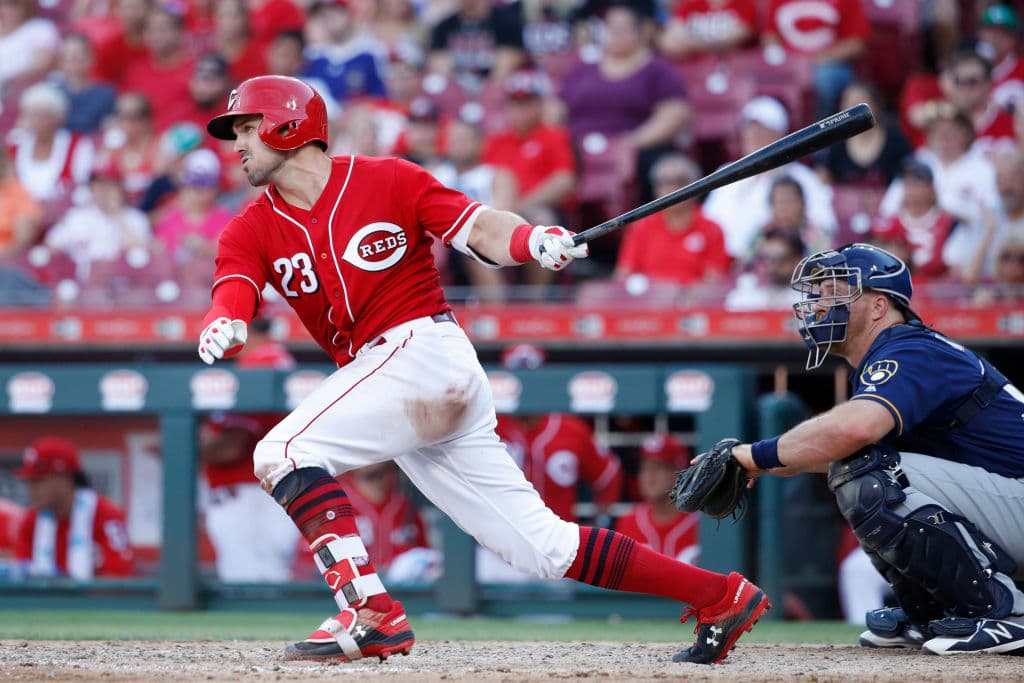 El jardinero izquierdo Adam Duvall deja a los Reds para ir a los Atlanta Braves. Cincinnati manda a cambio al jardinero Preston Tucker y a los lanzadores Matt Wisler (RHP) y Lucas Sims (RHP).