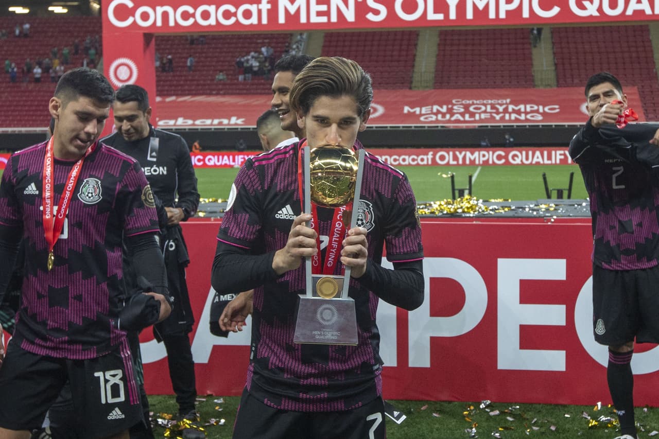 ¿Cumple requisitos Santiago Muñoz para ir a Premier League?