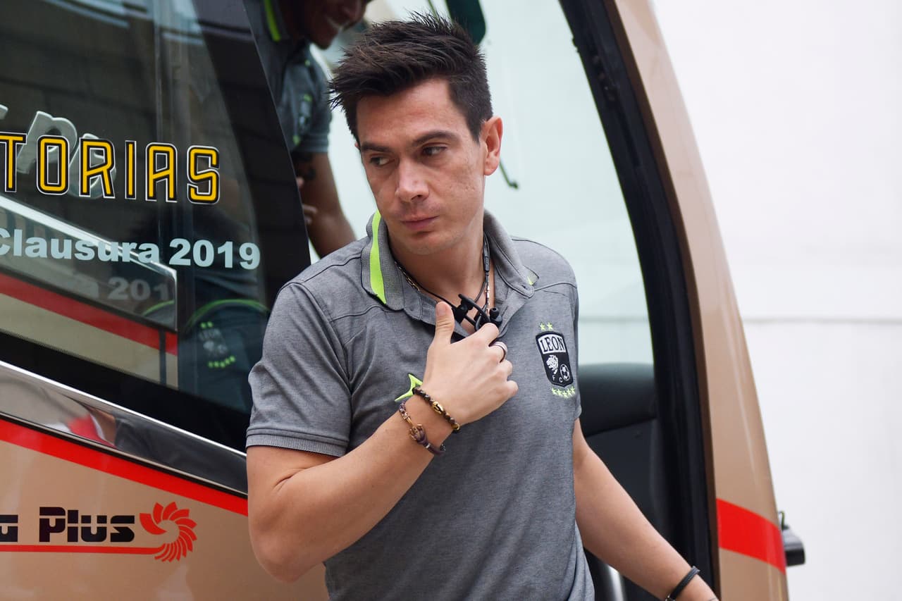 Aficionados de Tigres, mayoritariamente, y del León, tomaron por 'asalto' las inmediaciones del Estadio Universitario para atestiguar el juego de Ida de la Final del Clausura 2019 de la Liga MX en Monterrey. Se esmeraron y le pusieron un fantástico ambiente.