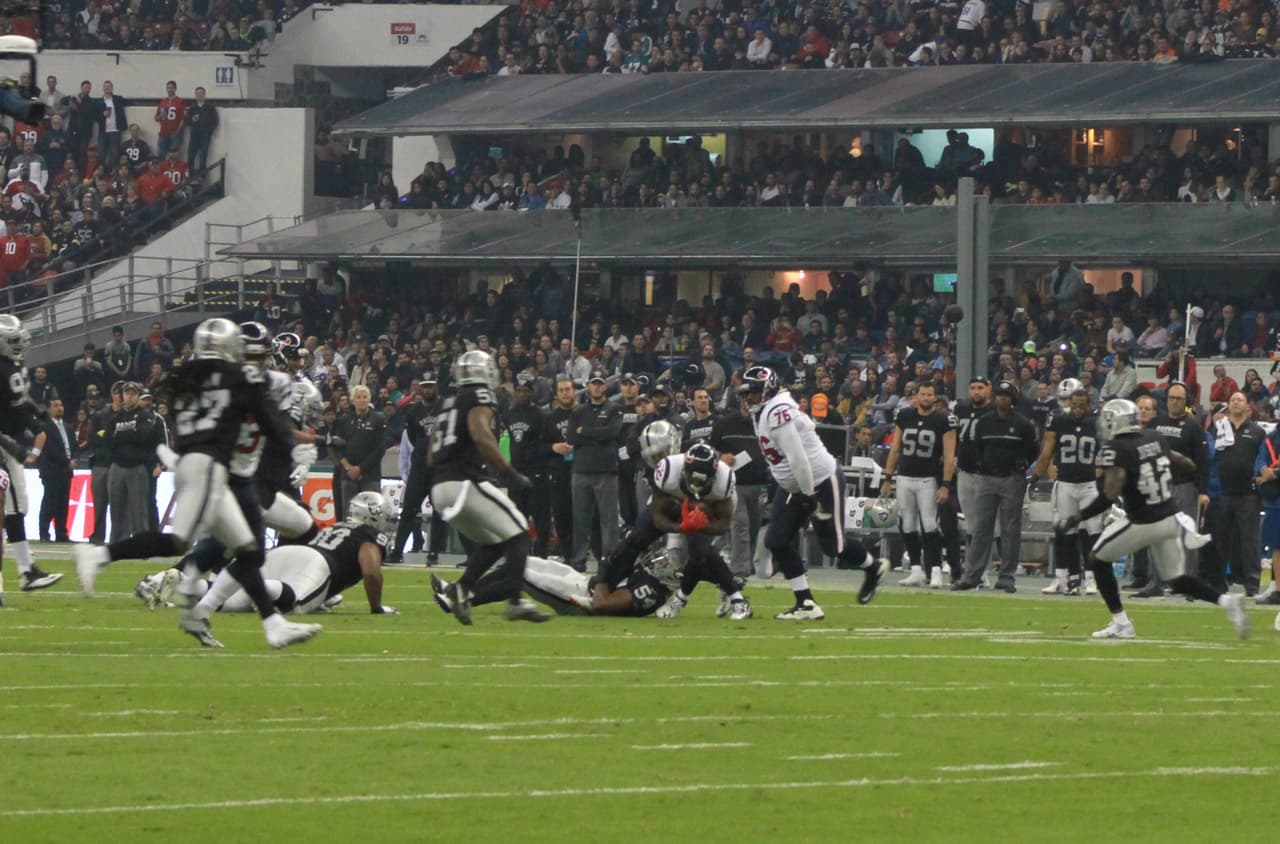 Te presentamos las mejores imágenes que nos dejó el juego entre Raiders y Texans en la cancha del estadio Azteca de la ciudad de México.