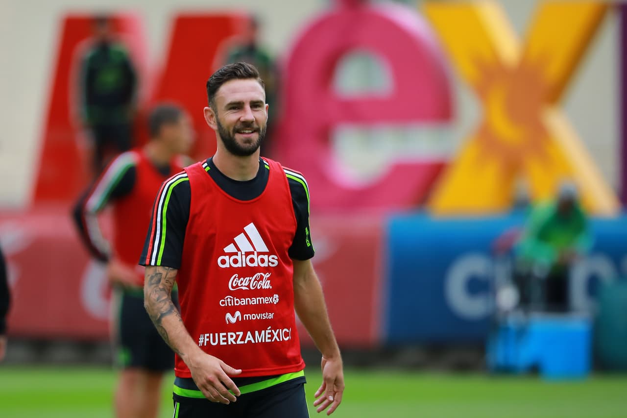 Layún, en cambio, es uno de los titulares inamovibles de México y con la selección muestra su mejor cara en eliminatorias y en la pasada Copa Confederaciones.
