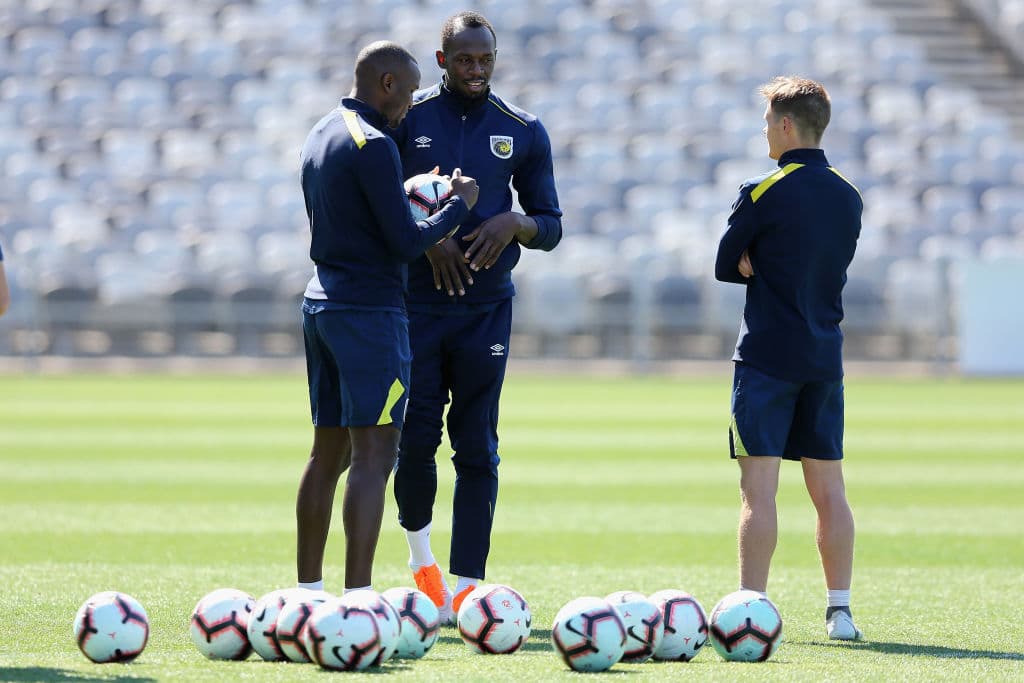 Ahora, Usain Bolt vive una nueva oportunidad para brillar en el deporte y por eso vivió con alegría e intensidad su primer entrenamiento como jugador de un equipo profesional de fútbol.