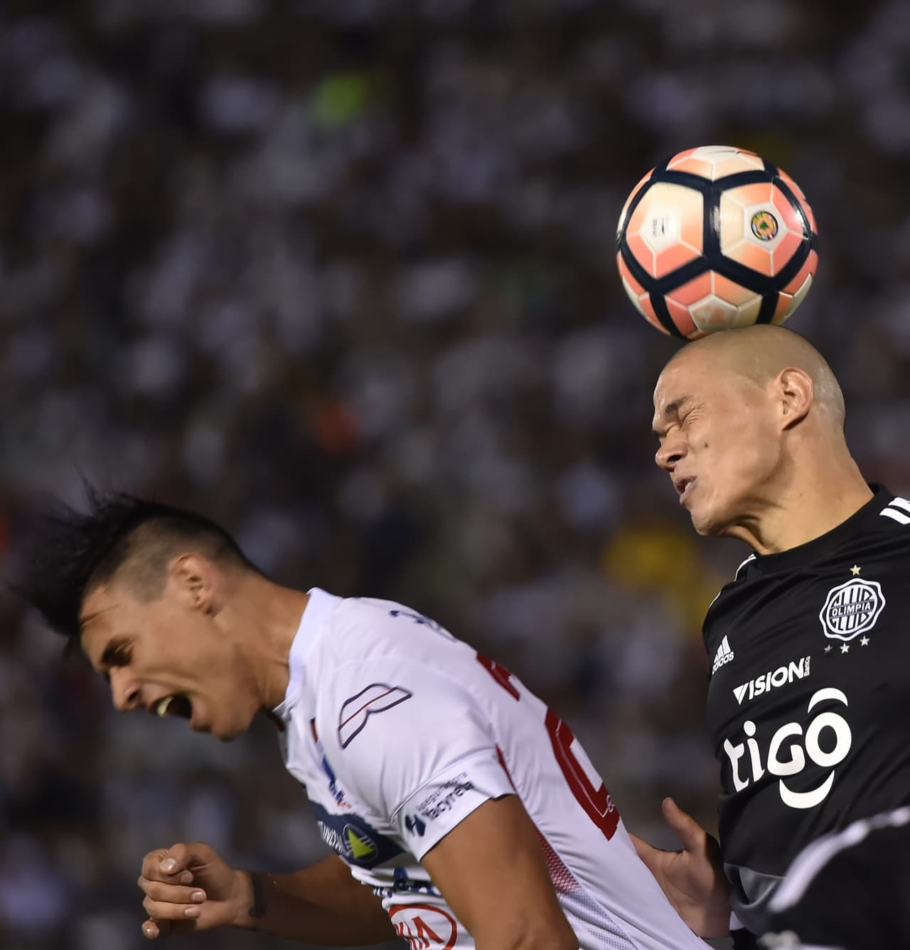 Luego de 14 años vistiendo la camiseta de Pumas del Club Universidad, el presidente Ares de Parga y el DT Juan Francisco Palencia le dijeron a Darío Verón que no contaban más con él. Ya juega en Olimpia de Paraguay.