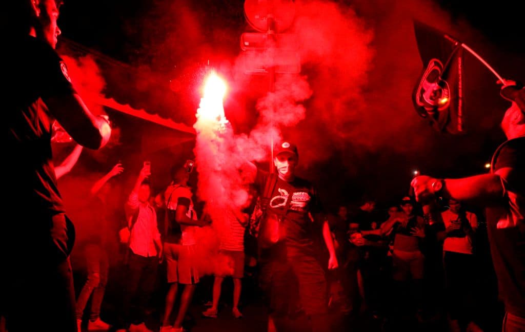 La emoción entre los hinchas fue tal que, en plena pandemia, invadieron las calles de la ‘Ciudad de la Luz’ tras el histórico triunfo.