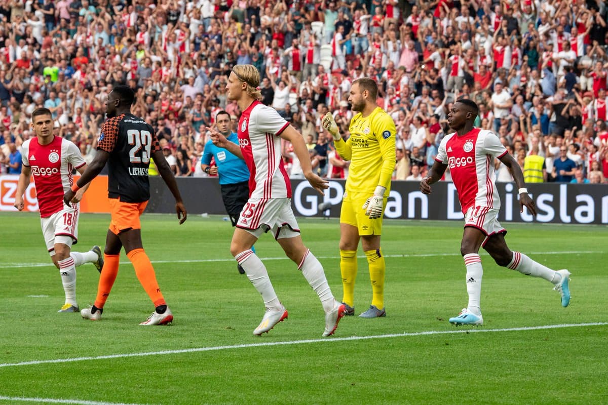 El primer gol llegó muy rápido ya que el danés Kasper Dolberg logró romper las redes a tan solo un minuto de haber comenzado el encuentro.