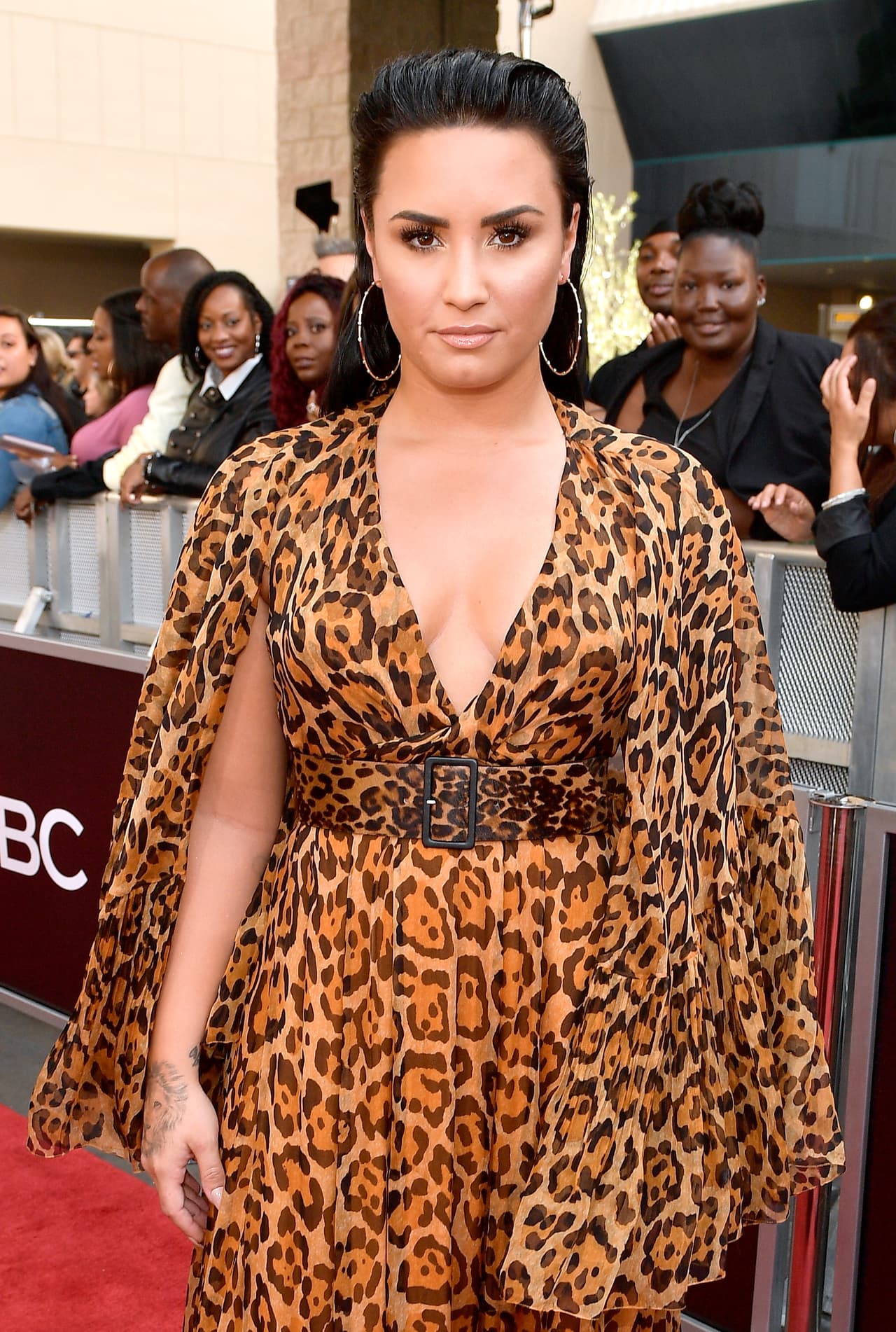 En el 2010 y 2012 
<b>Demi Lovato</b> estuvo hospitalizada en centros de rehabilitación debido a su adicción al alcohol y las drogas, ya que había caído en una depresión por los trastornos alimenticios sufridos durante su juventud y fue diagnosticada bipolar.