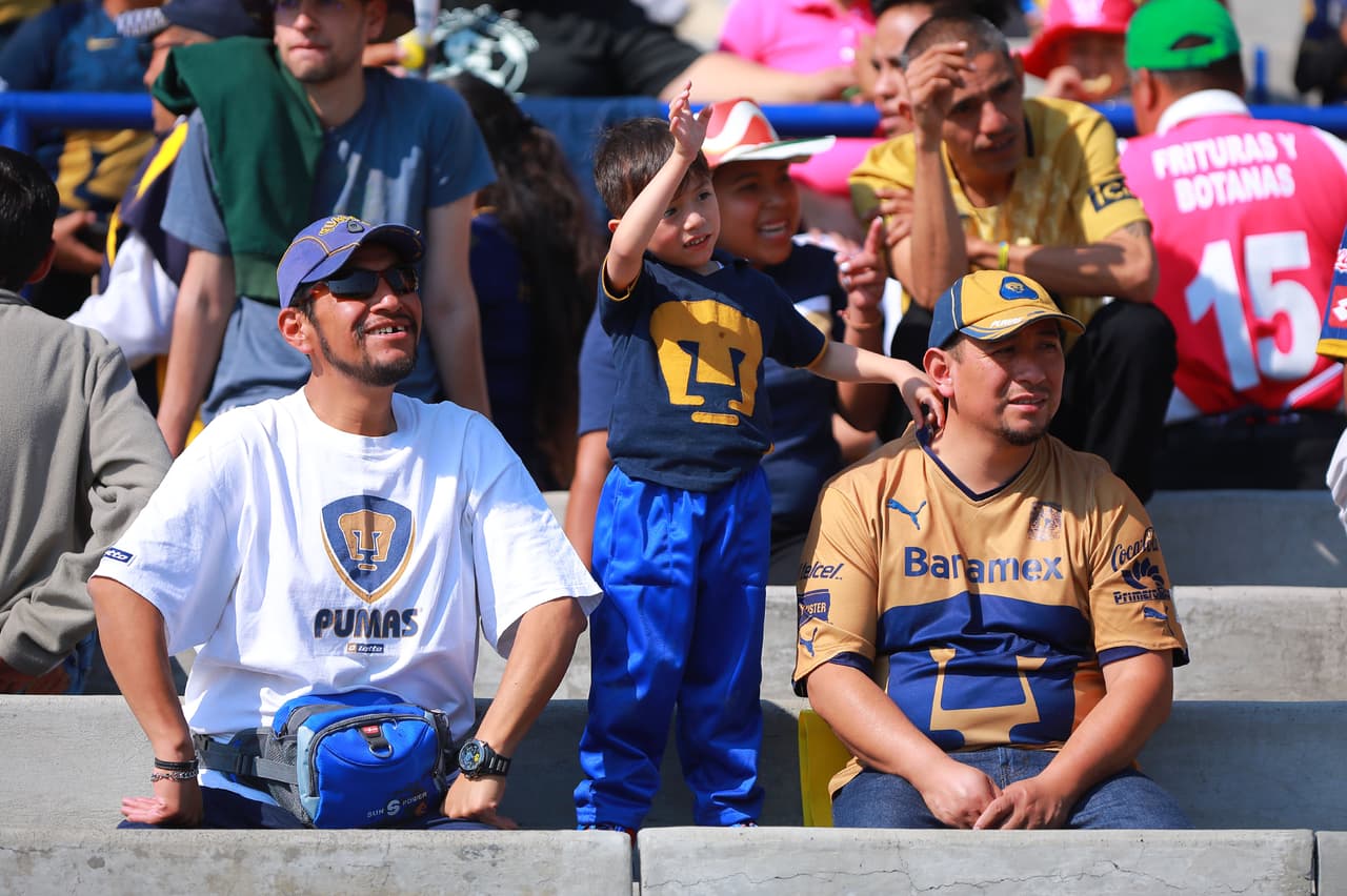 Los fanáticos le dieron un color diferente en las tribunas para el partido entre Pumas y Veracruz en el estadio Olímpico Universitario en la Jornada 1 del Clausura 2019 en la Liga MX.