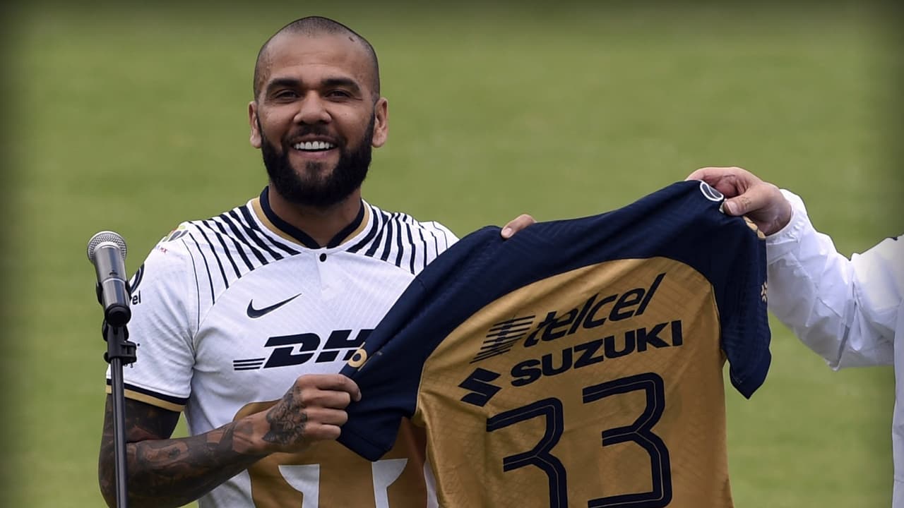¿Cuánto cuesta la playera de Pumas con el nombre de Dani Alves?