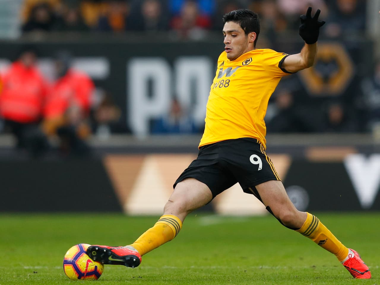 Nuno Espirituo Santo, entrenador de los Wolves, volvió a confiar en el mexicano Raúl Jiménez para formar su equipo titular.