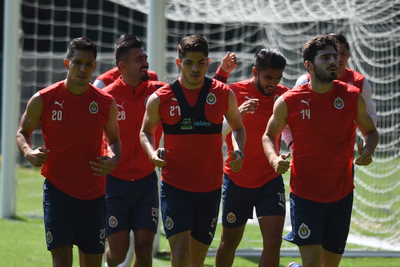Chivas de Guadalajara vivió una nueva jornada de entrenamiento de pretemporada con la intención de mejorar su camino tras los amistosos con miras a tener buen rendimiento en el Apertura 2019 de la Liga MX.