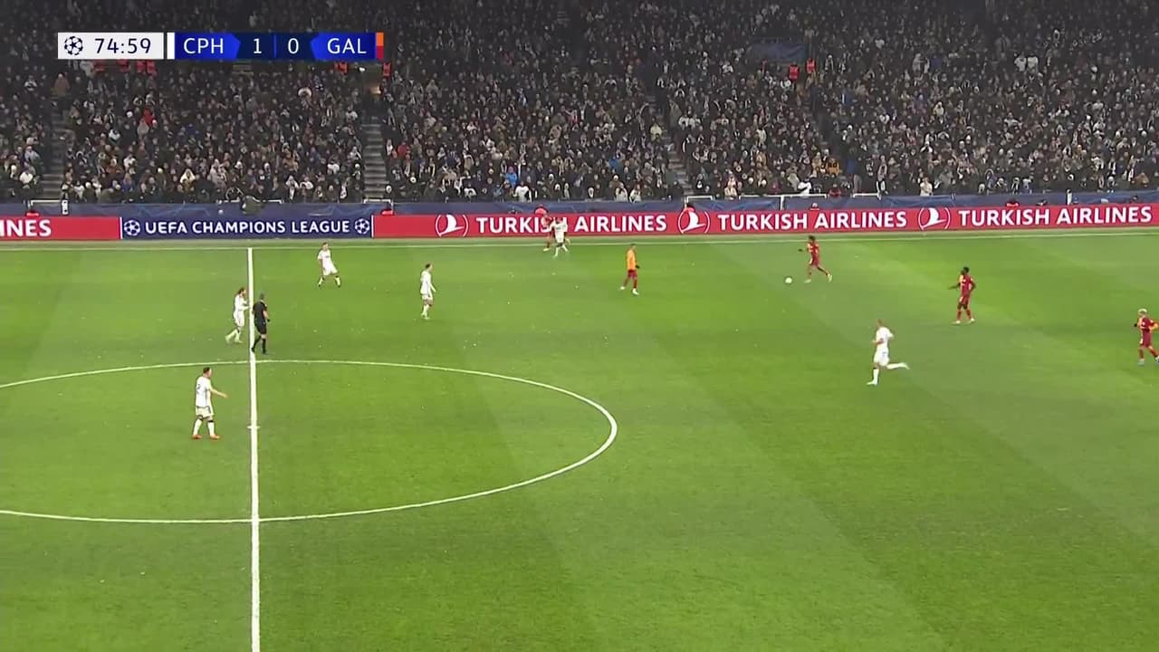 ¡TIRO ATAJADO! disparo por Elias Achouri.