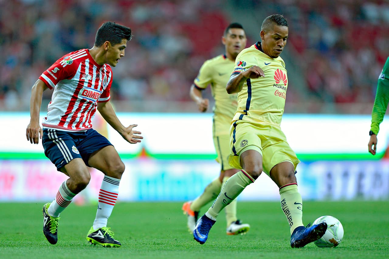 La indisciplina y el fuerte carácter en el campo es uno de los puntos que tiene en contra, ya que muy rápido pierde la cabeza y eso ha llegado a jugarle en contra al América.