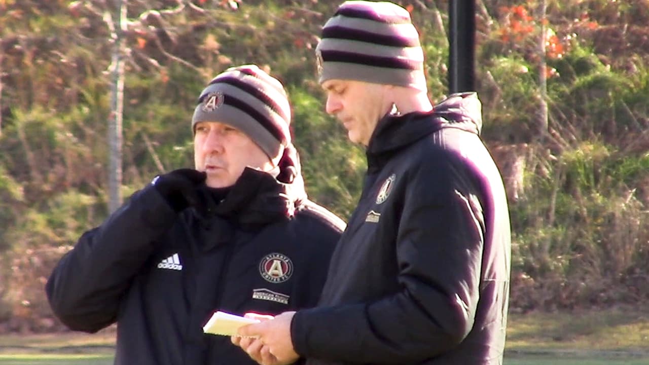 Gerardo ‘Tata’ Martino dirigiendo el entrenamiento del jueves previo a su último partido como DT de Atlanta United en la final de la MLS Cup.