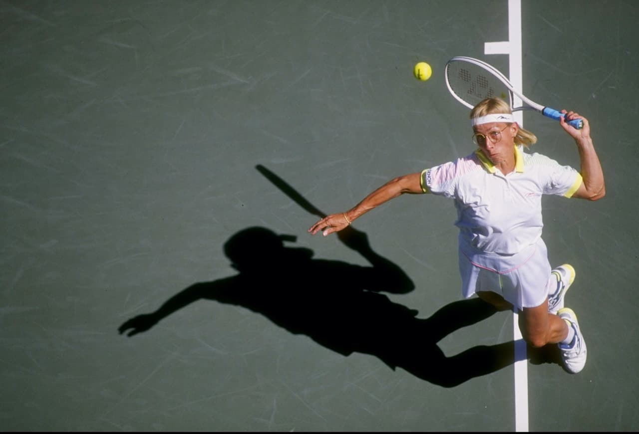 Martina Navratilova es considerada como una de las mejores en la historia del tenis por sus 18 títulos en torneos Grand Slam y fue diagnosticada de cáncer en 2010 ya en su retiro, pero lo superó con éxito.