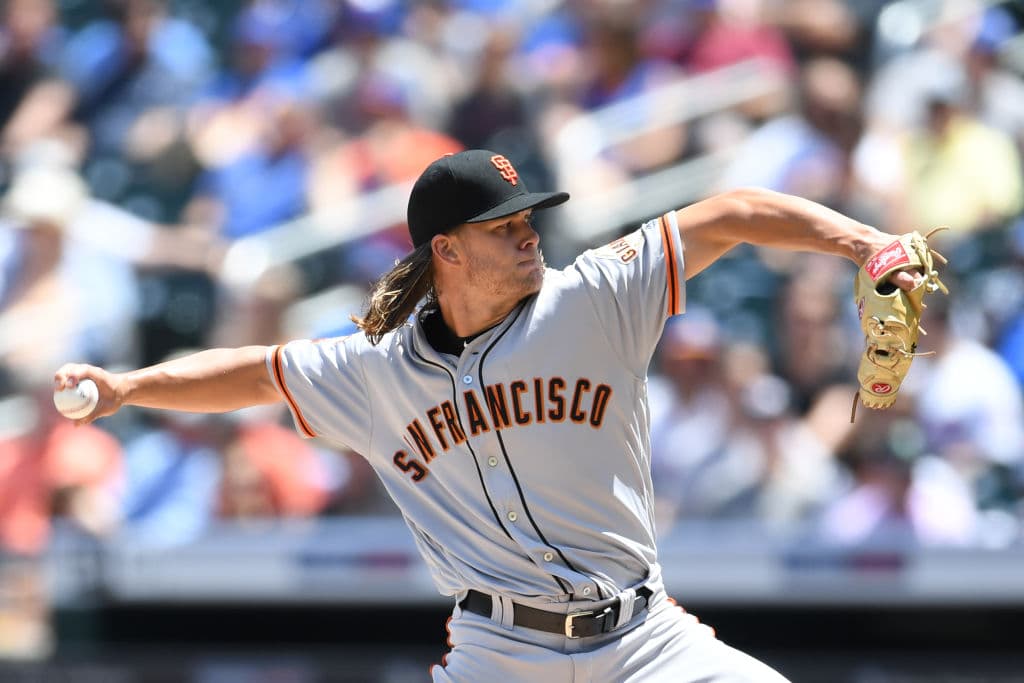 El abridor de los Giants, Shaun Anderson, se mantuvo en el centro del diamante por espacio de seis innings en los que le pegaron seis hits, dos de ellos jonrones, y le hicieron tres carreras. Aunque se fue sin decisión. La derrota la cargó el cerrador Mike Melancon.