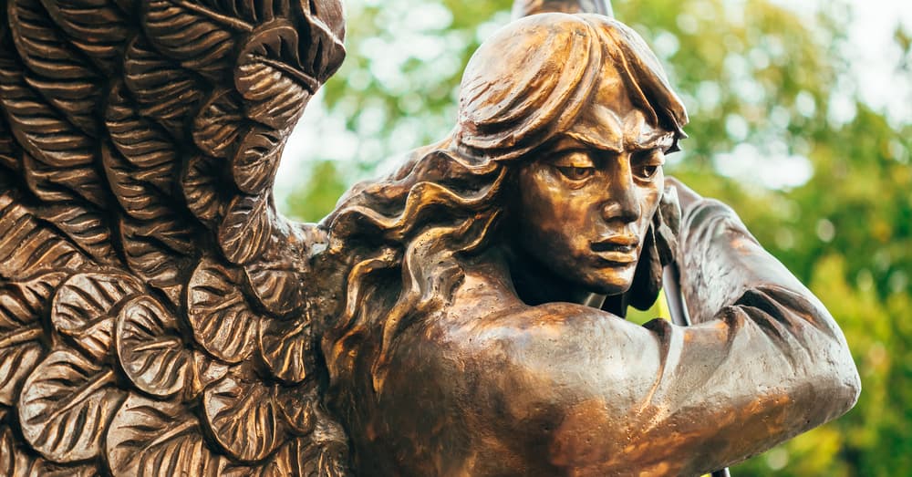 <b>Nuriel</b>
<br>Este es un ángel extremadamente protector, el cual se especializa en proteger a los niños del fuego y las explosiones.