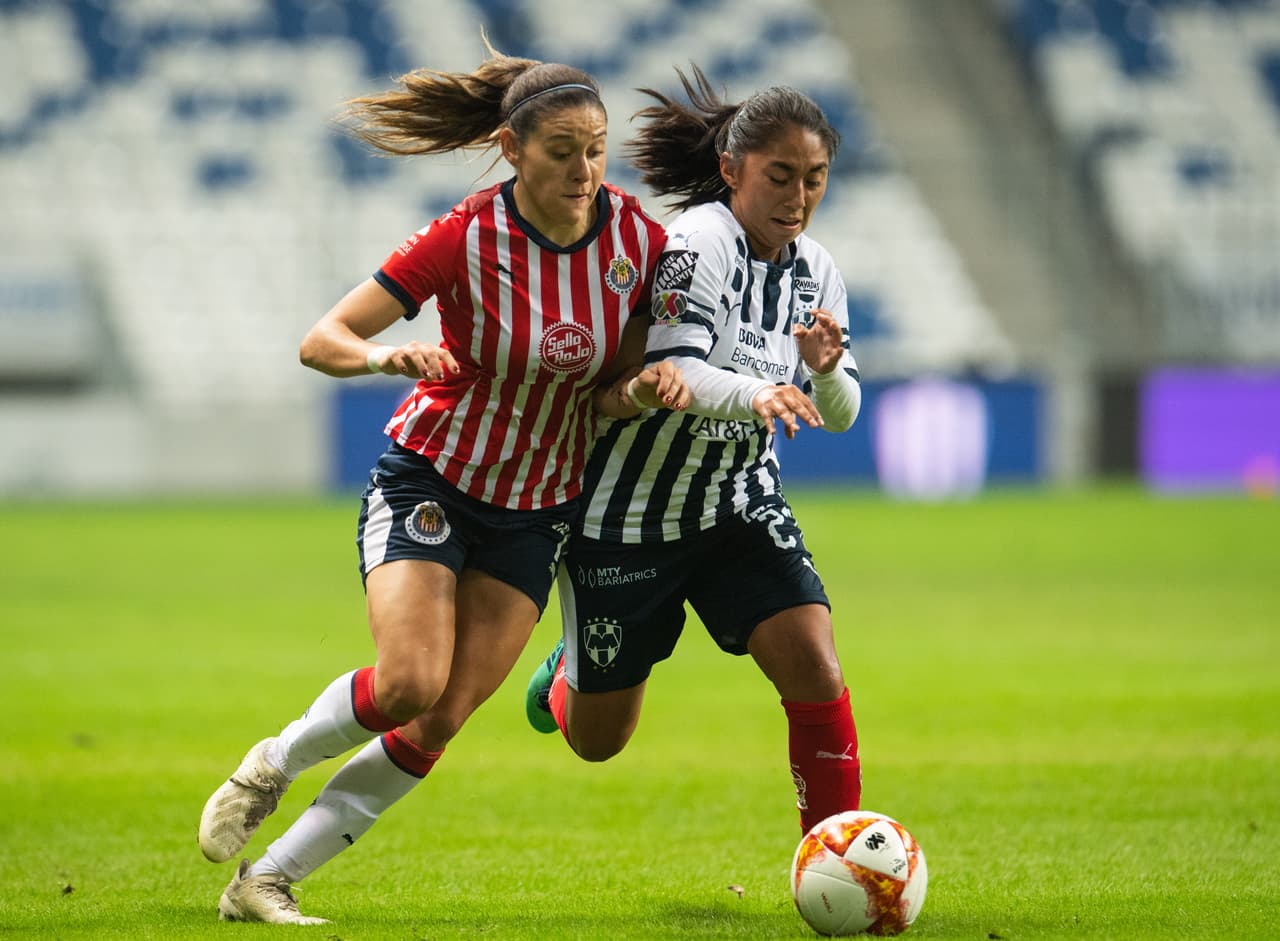 Cercano el final de la primera mitad las visitantes emparejaron el partido al menos en cuanto a llegadas y posición territorial, aunque faltaba el gol para validar esas acciones.