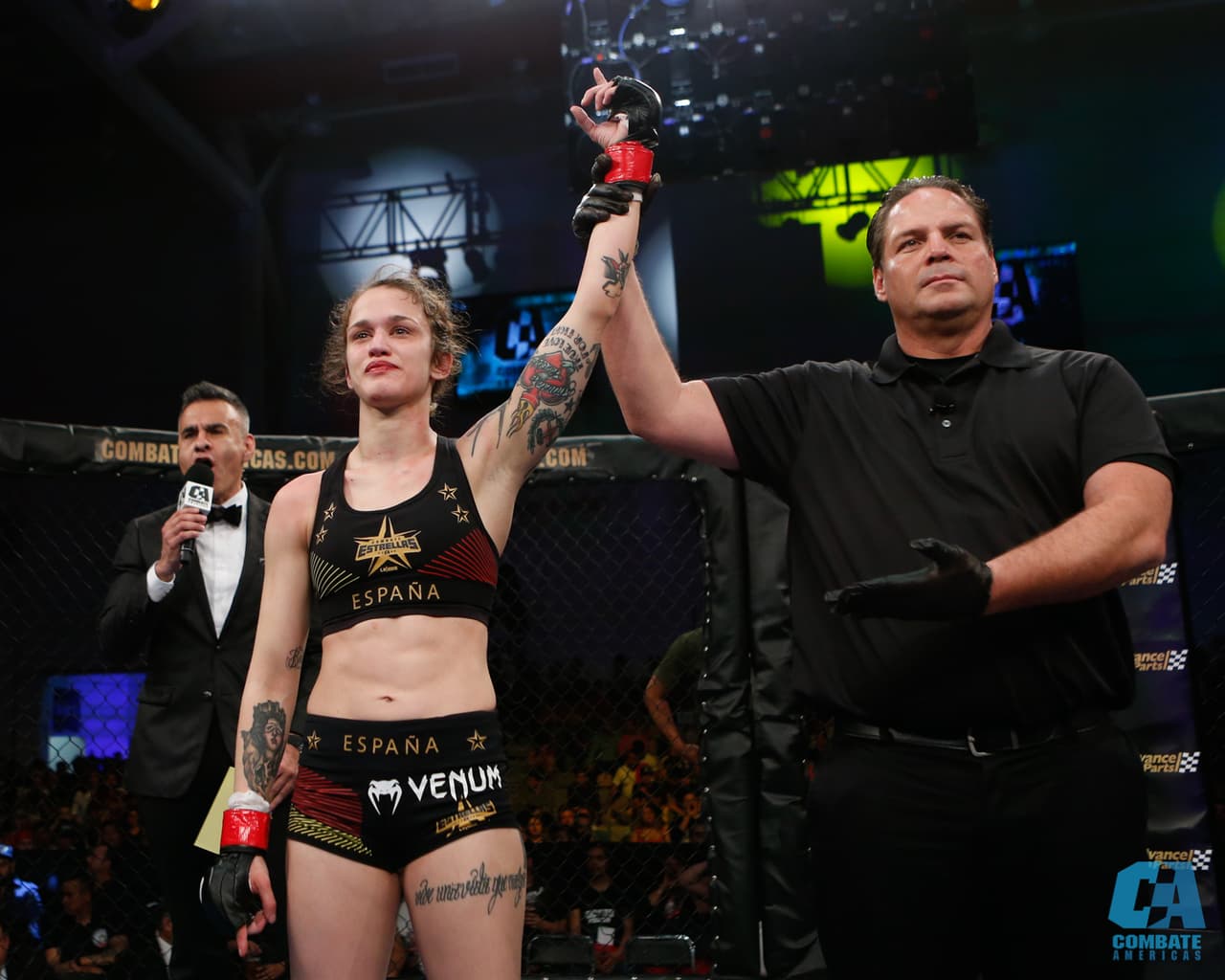 La fiesta del Combate Américas en el Gimnasio Nuevo León de Monterrey tuvo como protagonistas a la intensidad de las artes marciales mixtas y al luchador Alberto del Río.