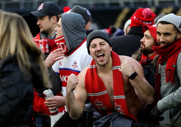¿Quién dijo frio? Nada detuvo a los aficionados canadienses para apoyar al Toronto FC.