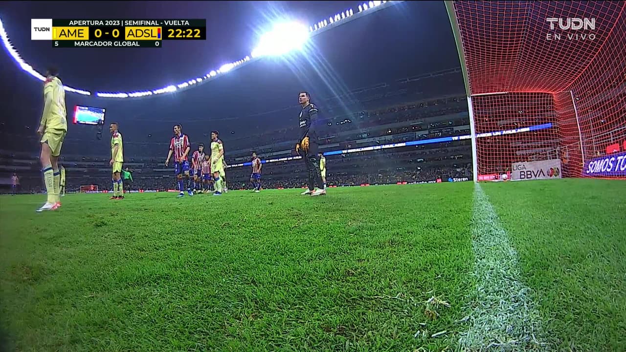 ¡TIRO ATAJADO! disparo por Jordan Silva.