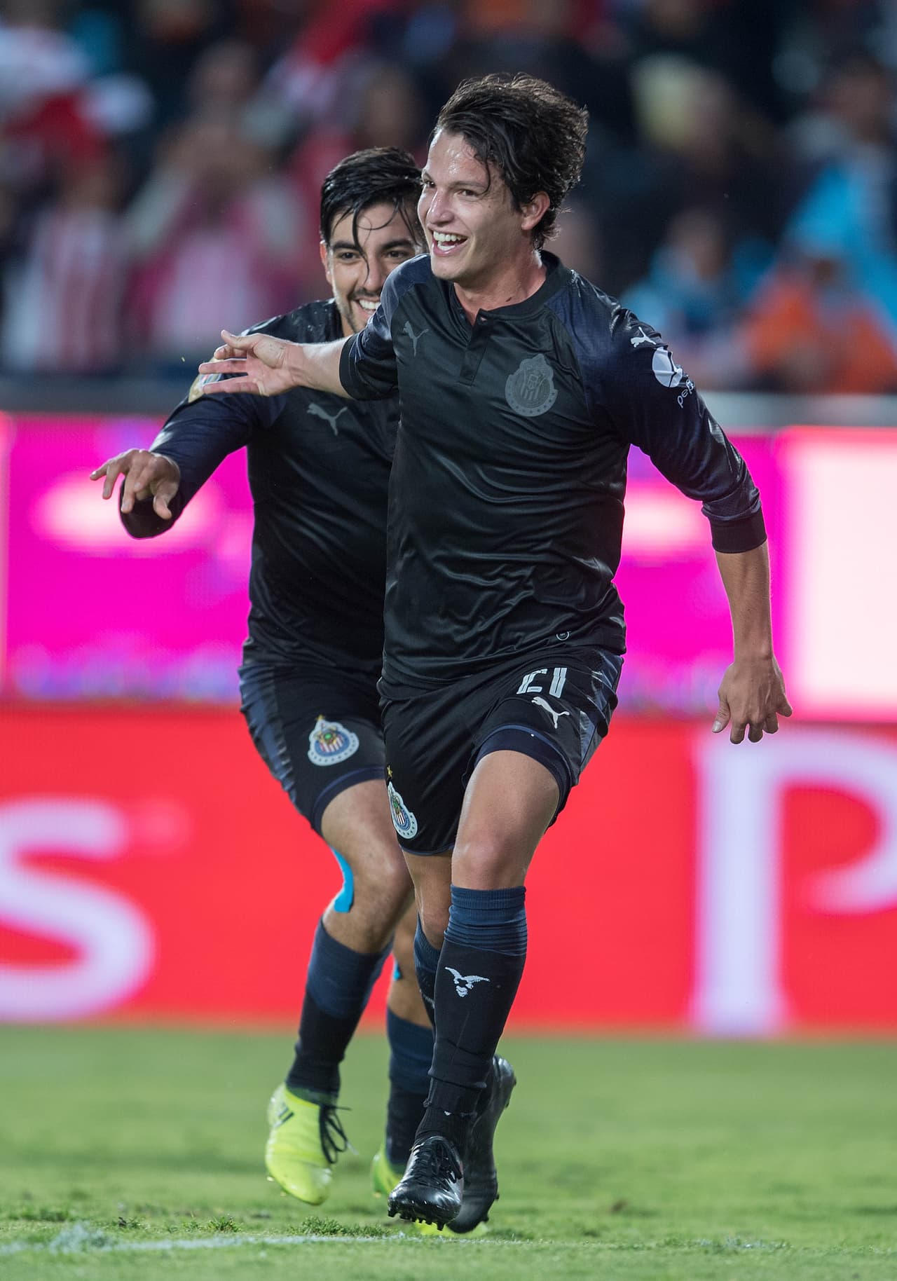 Al minuto 35, Carlos Fierro marcó el tercero tras rematar un pase retrasada de Rodolfo Pizarro.