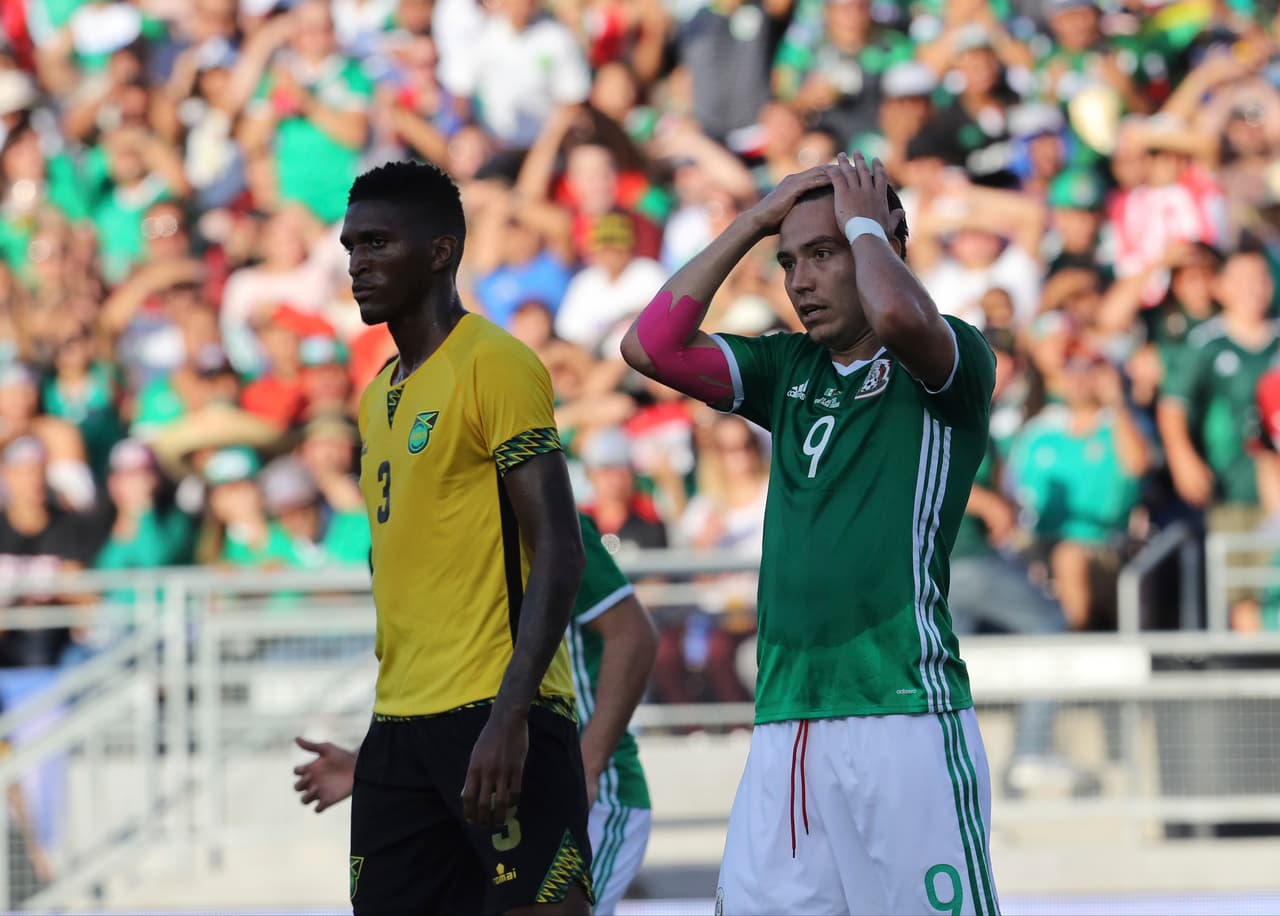 Con el equipo mexicano fue semifinalista, pero hizo parte de la decepción del 'Tri' en el torneo, a lo que le siguió la prematura eliminación del Houston Dynamo.