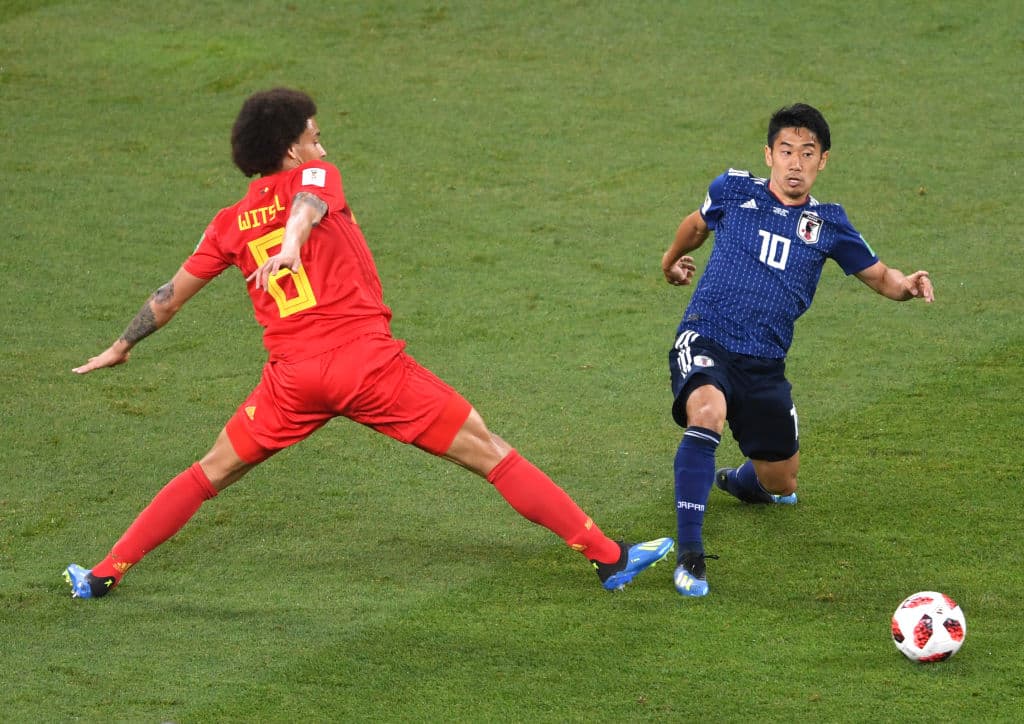 Japón no tuvo tránsito fluido del balón en el primer tiempo. Uno de los más talentosos de Japón, Shinji Kagawa (10), pero la defensa de Axel Witsel (6) estuvo muy activo en la recuperación.