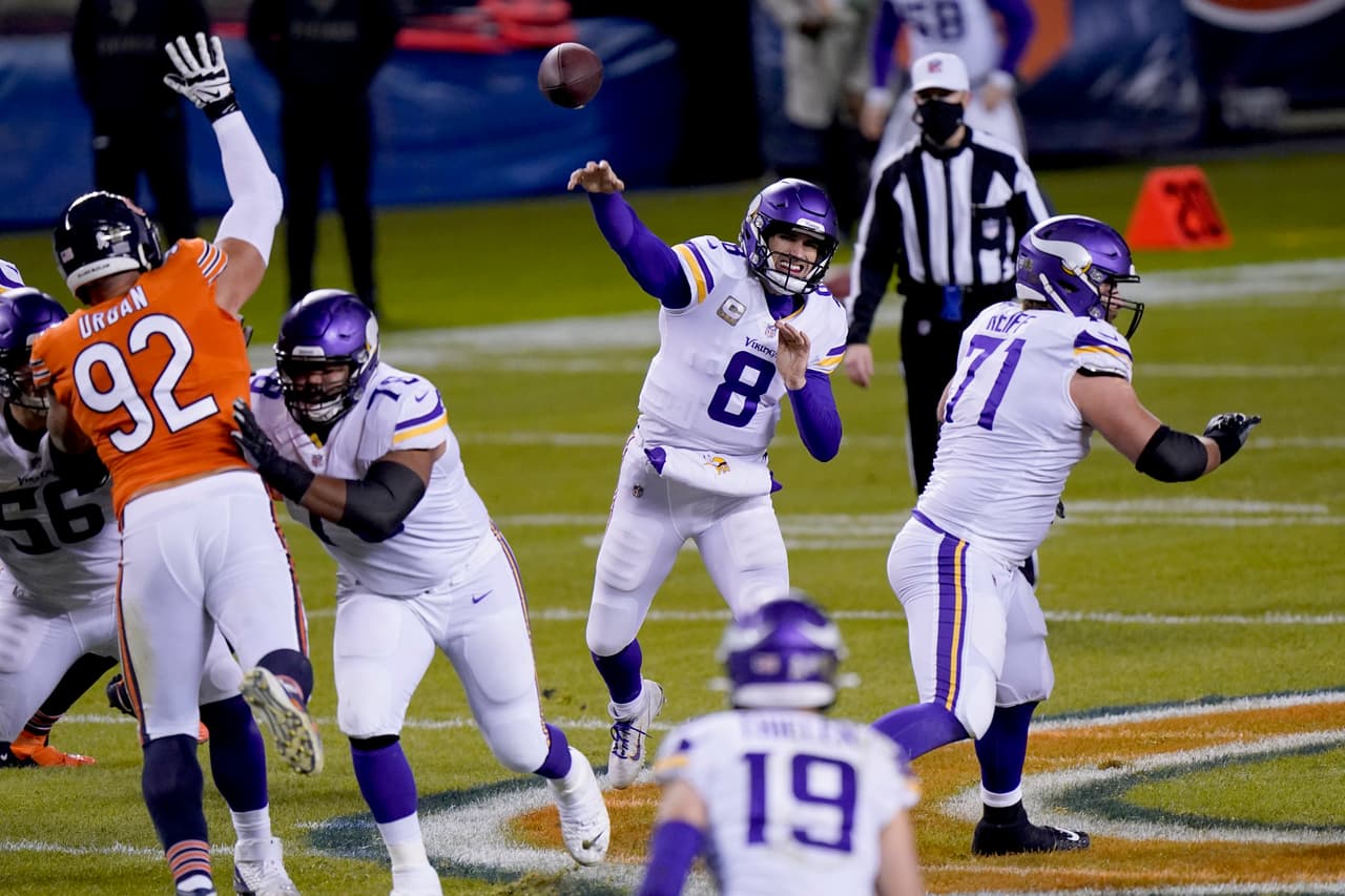Adam Thielen se encraga de anotar dos touchdowns en la victoria 19-13 sobre los Bears en su propia casa.