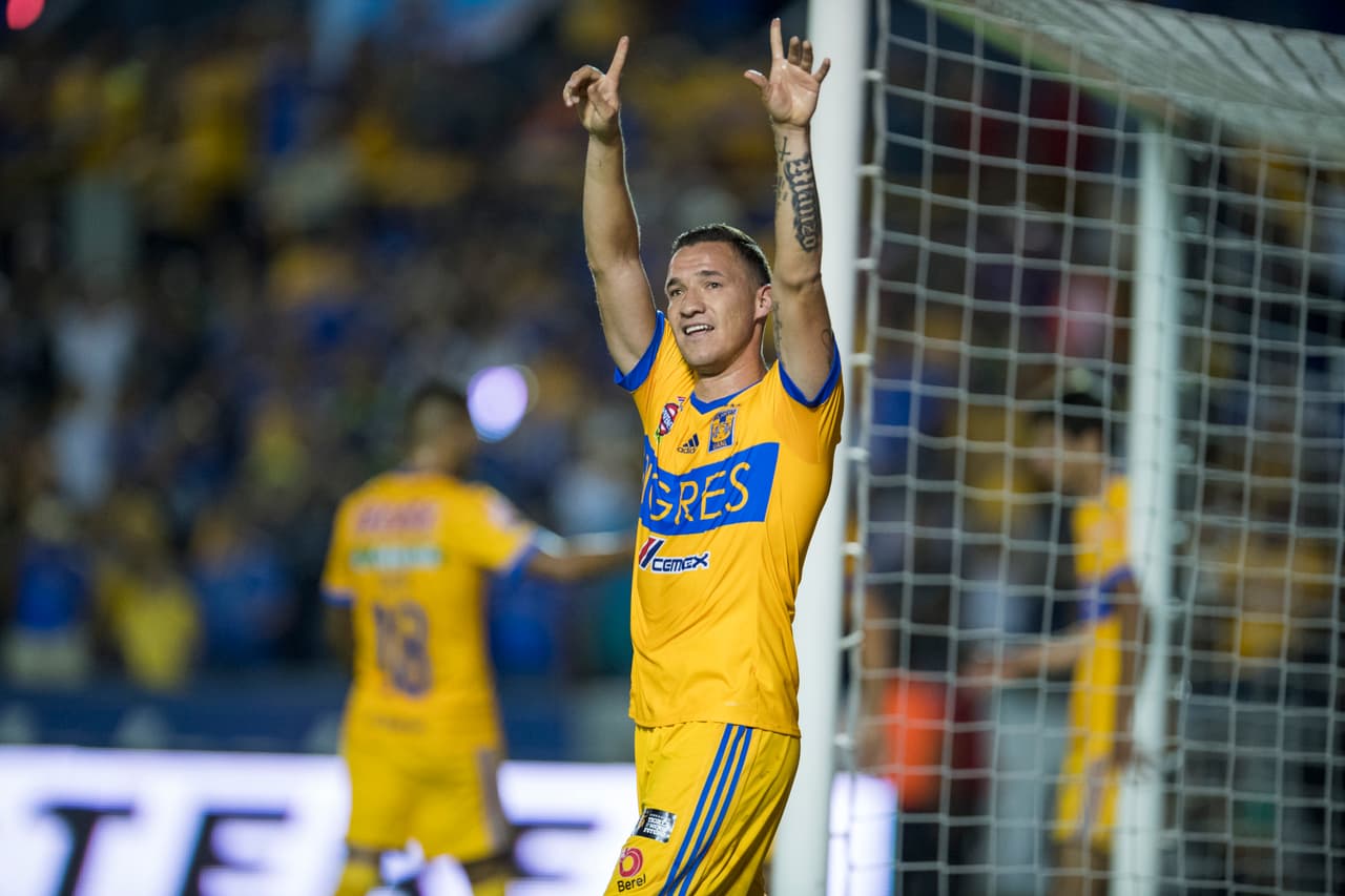 Jesús Dueñas marcó el tercero de Tigres empujando el balón tras una gran jugada y asistencia de Jürgen Damm.
