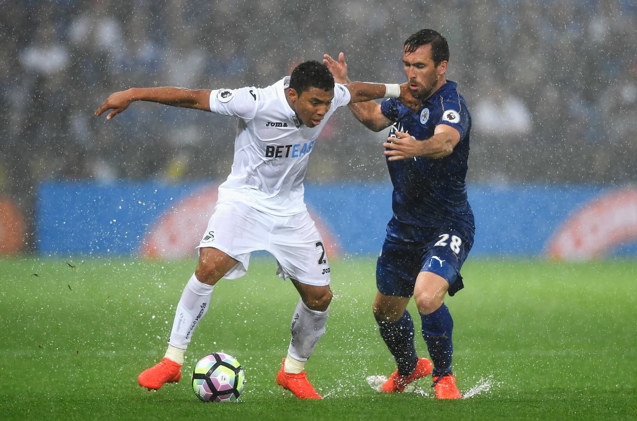 Hay una versión que toma fuerza sobre el interés del 'Piojo' Herrera por Jefferson Montero, para cubrir la salida del Micky Arroyo. El ecuatoriano está en el Swansea de la Premier League y ya jugó en Liga MX con Morelia.